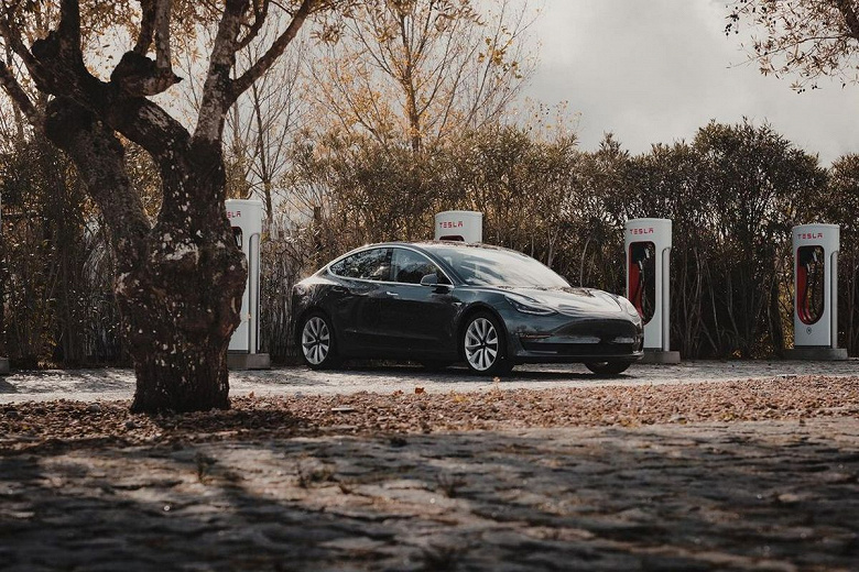 «Цена достигла безумного уровня», — Илон Маск подтвердил, что Tesla будет сама заниматься добычей лития