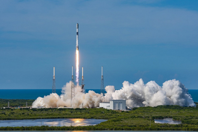 SpaceX вывела на орбиту 53 спутника Starlink. Второй раз за сутки