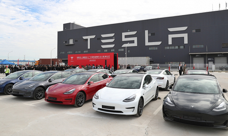 Производство электромобилей Tesla сократилось в несколько раз из-за нехватки запчастей