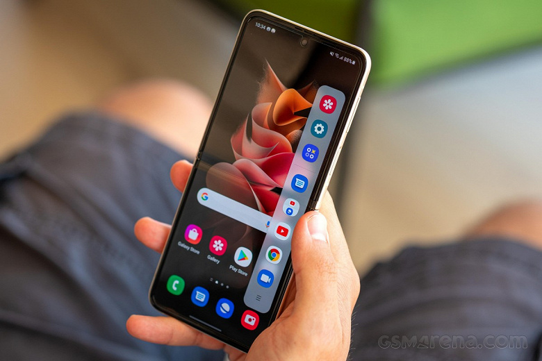 Samsung Galaxy Z Flip4 получит увеличенный дополнительный экран