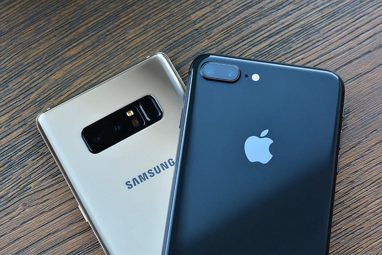 Apple потеряла, а Samsung и Motorola подобрали. Появилась статистика рынка смартфонов в США
