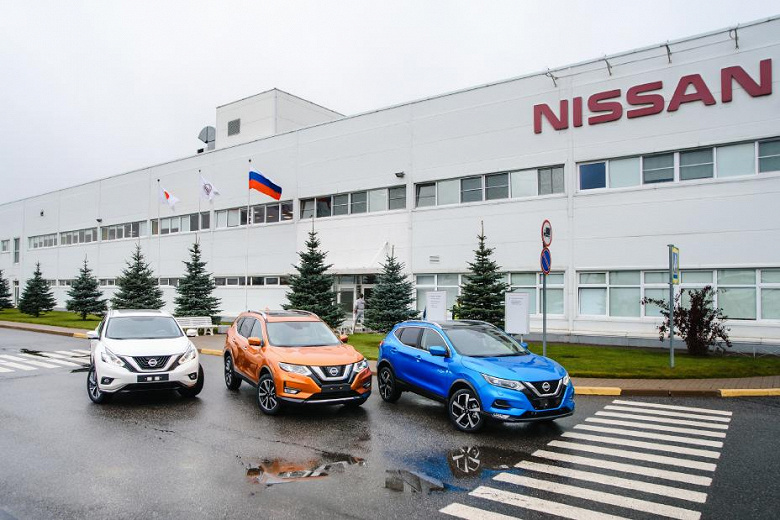Nissan принял решение не возобновлять производство автомобилей в России до марта 2023 года. Минпромторг намерен это обсудить