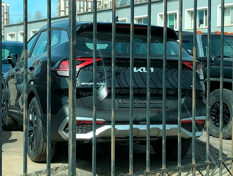 Совершенно новый Kia Sportage замечен на площадке московского дилера. Скоро старт продаж