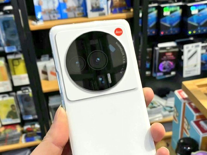 Дюймовый датчик изображения, камера Leica, 200 Вт и 165 Гц. Лэй Цзюнь уже пользуется Xiaomi 12 Ultra