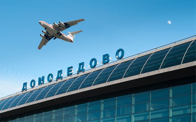 Парадокс: самолетов летает меньше, а доходы российских аэропортов в 2022 году выросли более чем в 5 раз