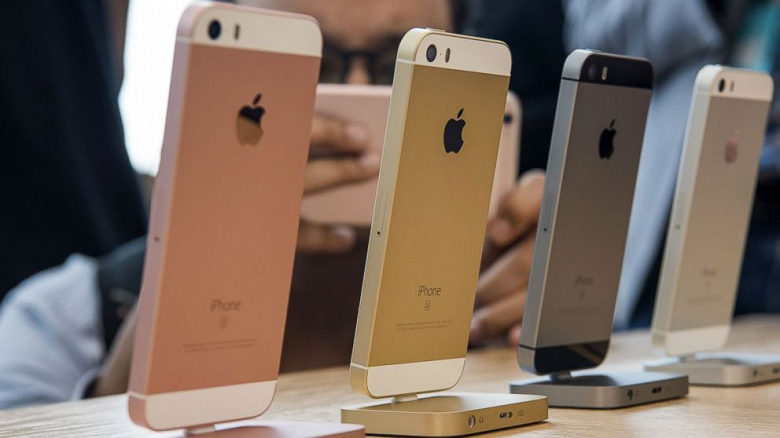 Новыми iPhone пользователи довольны меньше. Шестилетний компактный iPhone SE возглавляет рейтинг Antutu