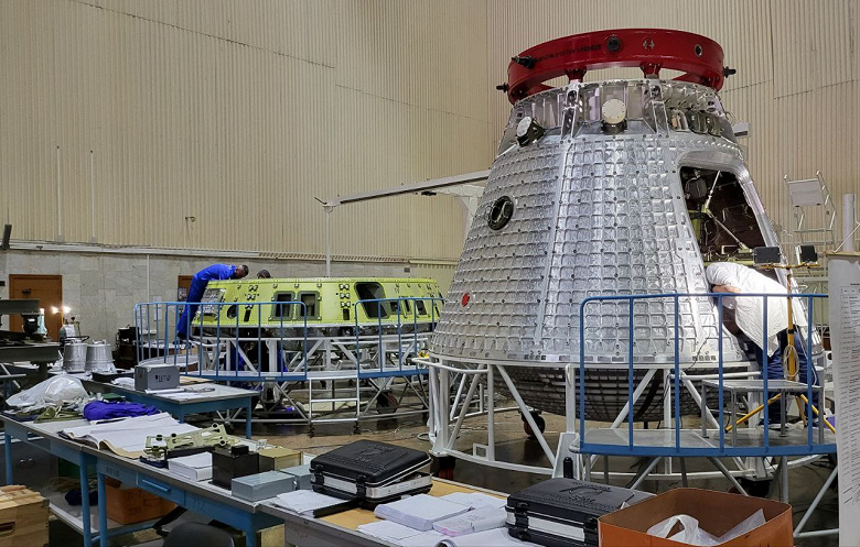 Дмитрий Рогозин показал фото пилотируемого Орла и российской орбитальной станции, которая готовится на замену МКС