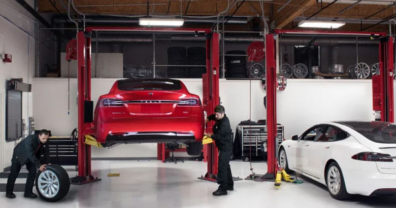 Илон Маск заявил, что автомобили Tesla будут обслуживать сверхбыстро  как в Формуле-1. Пользователи Tesla советуют вместо этого наконец-то наладить д