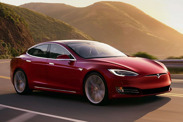 Tesla начала программным способом ограничивать дальность пробега некоторых своих машин
