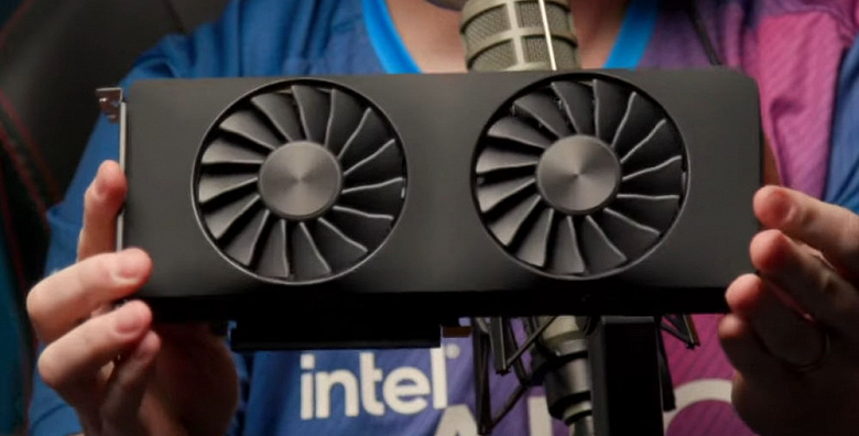 Новую видеокарту Intel A770 показали вживую  два вентилятора и RGB-подсветка