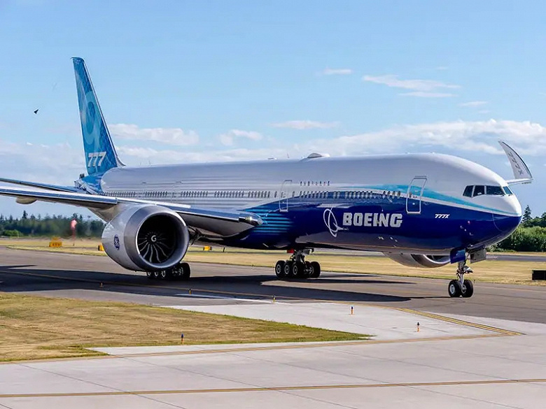 Фотогалерея дня: так тестируют самый большой в мире пассажирский авиалайнер  Boeing 777X, оснащенный складывающимися законцовками крыла