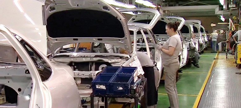 АвтоВАЗ впервые с июня остановил производство Lada Granta из-за нехватки комплектующих