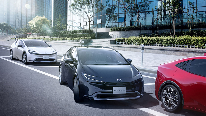 Совершенно новый, яркий и динамичный Toyota Prius поступил в продажу в Японии