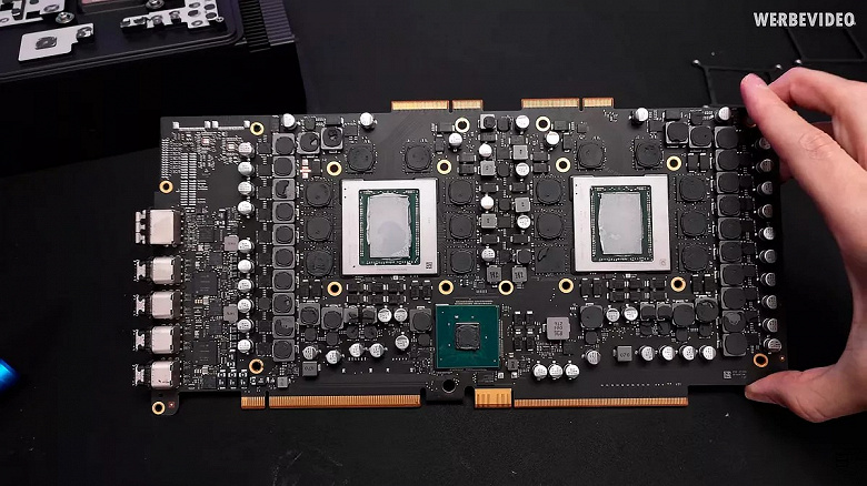 Эта чудовищная видеокарта AMD за 5000 долларов вышла в 2021 году, и она быстрее Radeon RX 7900 XTX. Оверклокер Der8auer смог подключить Radeon Pro W6