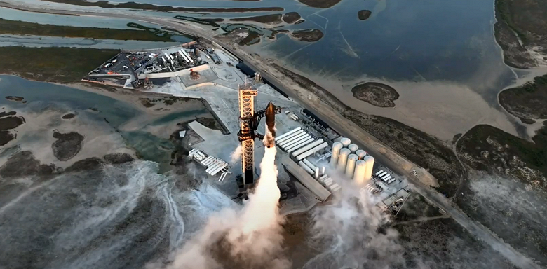 История написана: гигантская ракета Илона Маска с кораблём Starship успешно стартовала