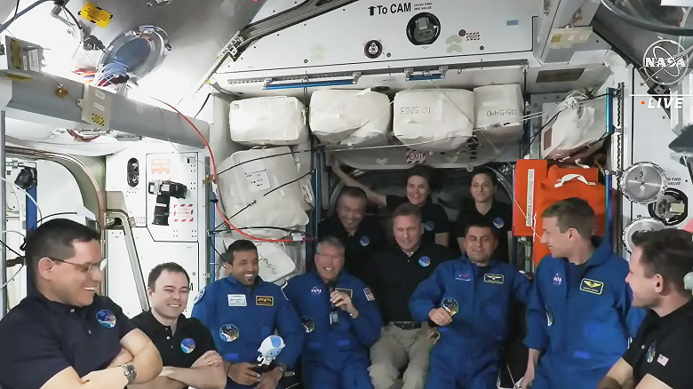 Экипаж Crew-6 с космонавтом Андреем Федяевым прибыл на МКС, но без проблем не обошлось