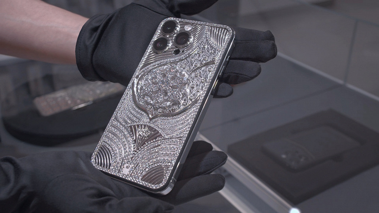 Самый дорогой в мире iPhone 14 Pro Max можно заказать в ЦУМе  за 36 миллионов рублей