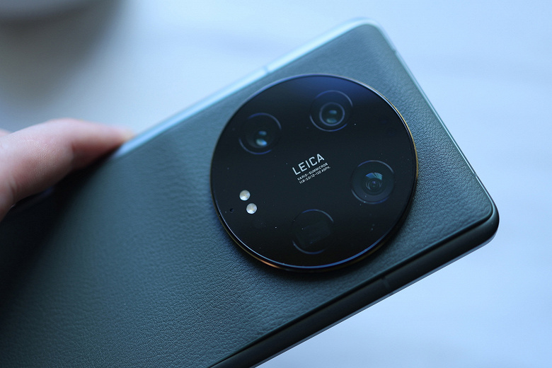 Диафрагма стоит тысячи слов,  камеру Leica в Xiaomi 13 Ultra нахваливают в одном из первых обзоров