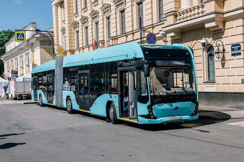 В Вологде создали уникальный для России электробус «Орион». Длина — 18 метров, вместимость — 154 человека, запас хода — 240 км