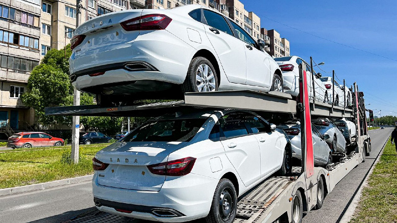 «Самая ожидаемая новинка на российском автомобильном рынке в этом году» Lada Vesta NG появилась в салонах Санкт-Петербурга