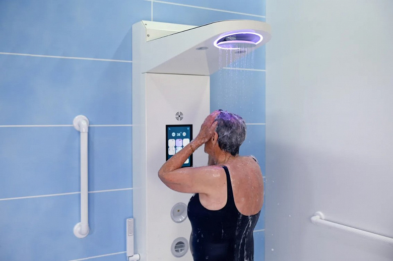 Инновационный душ Showee: новый шаг в улучшении жизни людей с ограниченными возможностями: сенсорный экран, регулируемая высота и детальные инструкции