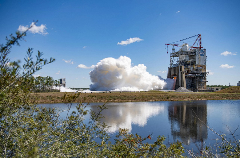 NASA успешно провело 9 из 12 испытаний двигателя RS-25 для ракеты SLS