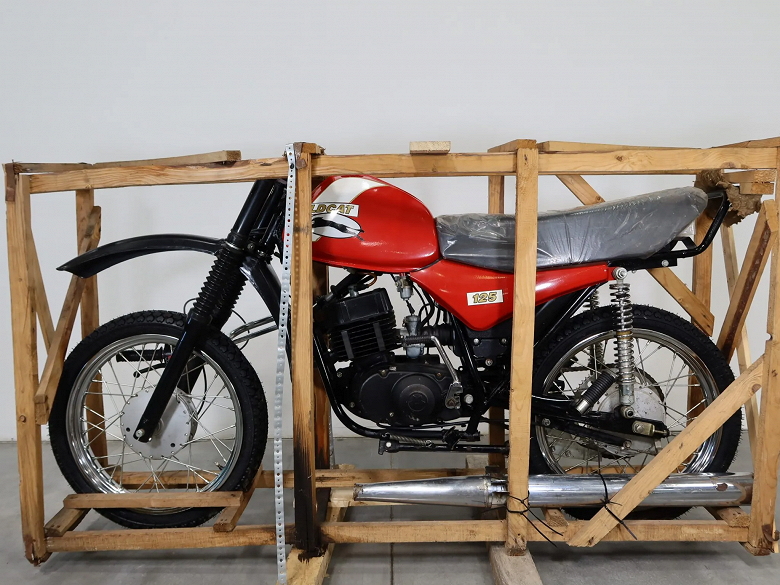 Мотоцикл Минск простоял в заводской упаковке четверть века. Теперь его выставили на продажу