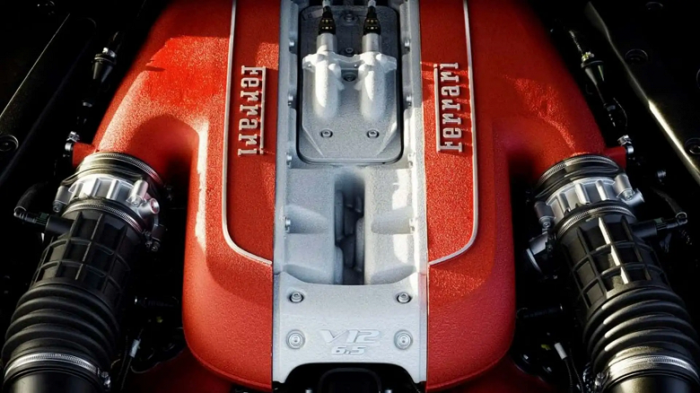 V12  это естественно. Ferrari не использует турбонаддув в новом двигателе V12 по многим причинам