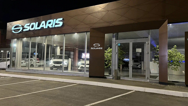Наконец-то, Solaris. Открылись первые фирменные салоны, в которых продают замаскированные Kia и Hyundai