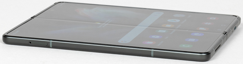 Чтобы избавиться от складки в Galaxy Z Fold6 компания Samsung использует толстое ультратонкое защитное стекло