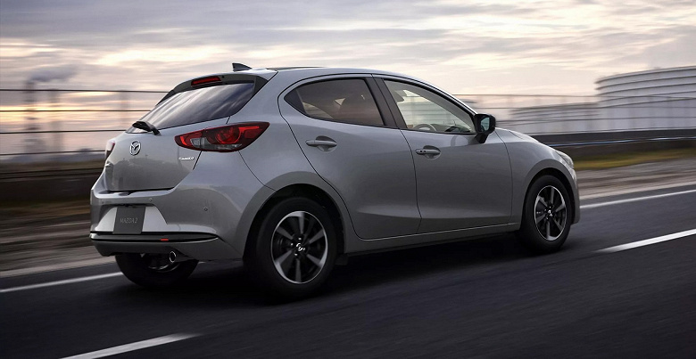 2026-Mazda2-Japan-8 copy_large.jpg