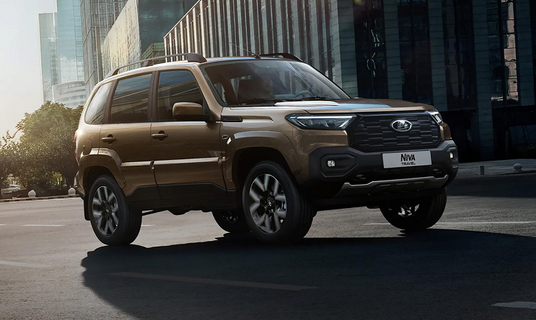 В Белоруссии стартовали продажи новой Lada Niva Travel с 1,8-литровым мотором — дешевле, чем в России