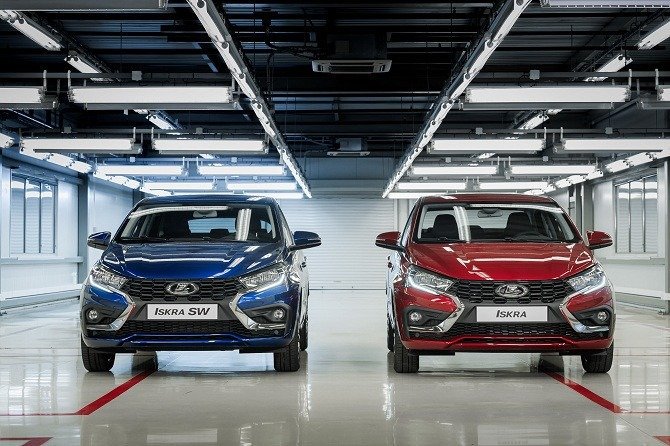 Дилер объяснил причины успеха Lada Iskra, которая имеет шансы стать самым популярным автомобилем в России