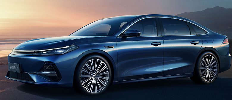 В Китае назвали самые дальнобойные гибриды для зимы: только Geely Galaxy A7 смог проехать больше 1000 км на баке бензина в мороз