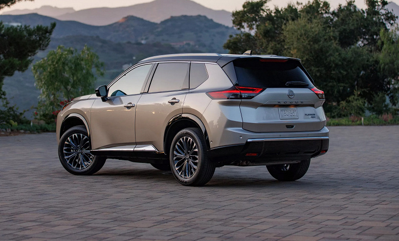 Владельцы Nissan X-Trail (Rogue) подают в суд на автопроизводителя — задние стекла внезапно «взрываются»