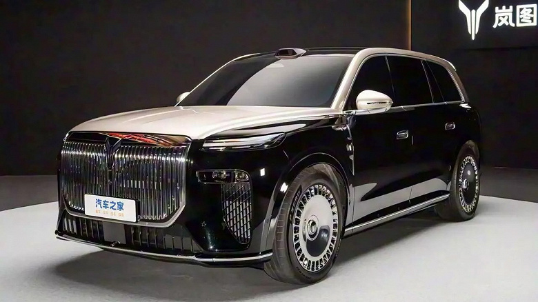 Конкурент Li Auto L9 от Voyah уже едет в Россию. «Параллельный» Voyah Taishan с пневмоподвеской и полноуправляемым шасси оценили в 8,35 млн рублей