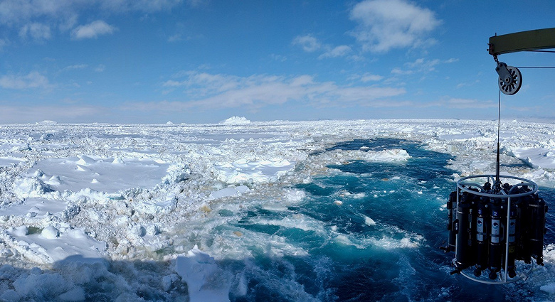 water-sampling-bottles-weddell-sea_large