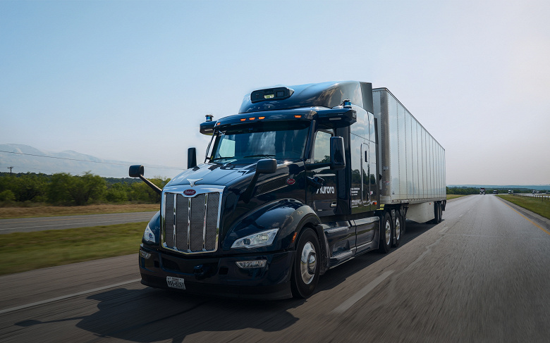 Это начало сверхчеловеческого будущего для грузоперевозок. Беспилотные грузовики Aurora теперь проезжают за день 1600 км, что недоступно водителю-человеку в рамках закона