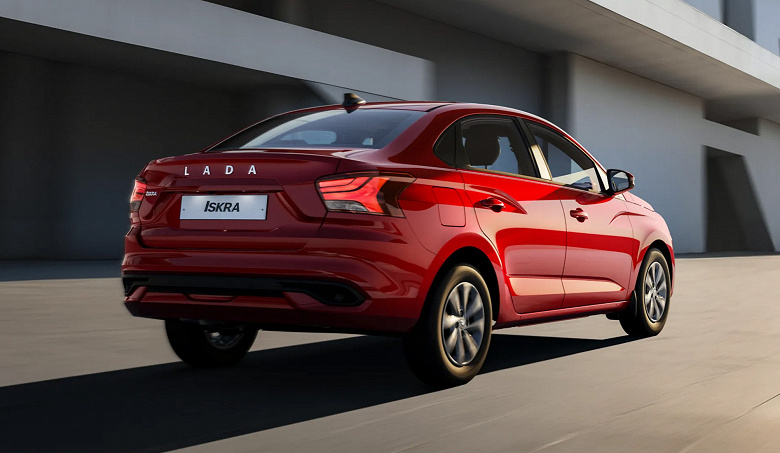 «Искра» всё никак не разгорится? В феврале россияне купили всего 1731 шт. Lada Iskra, но Lada Aura продается в 10 раз хуже