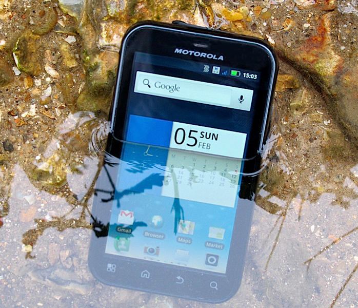 Motorola может возродить легендарный смартфон Defy. Новинка также будет защищённым аппаратом