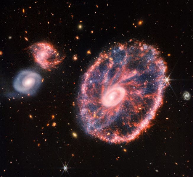 Телескоп Джеймса Уэбба прислал фото галактики Колесо телеги в созвездии Скульптора