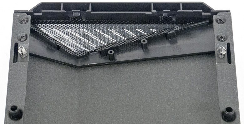 Корпус Deepcool Earlkase RGB: цельностеклянная боковая стенка, контроллер подсветки и передняя панель с оригинальной конструкцией