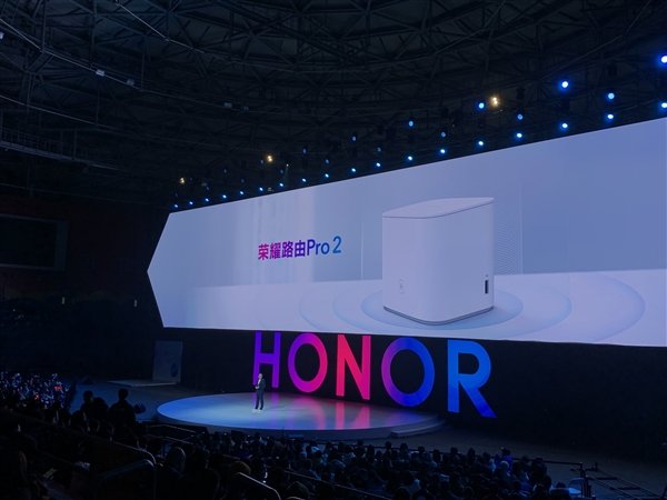 Роутер Honor Router Pro2 ценой  построен на четырехъядерном процессоре и оснащен портом USB 3.0