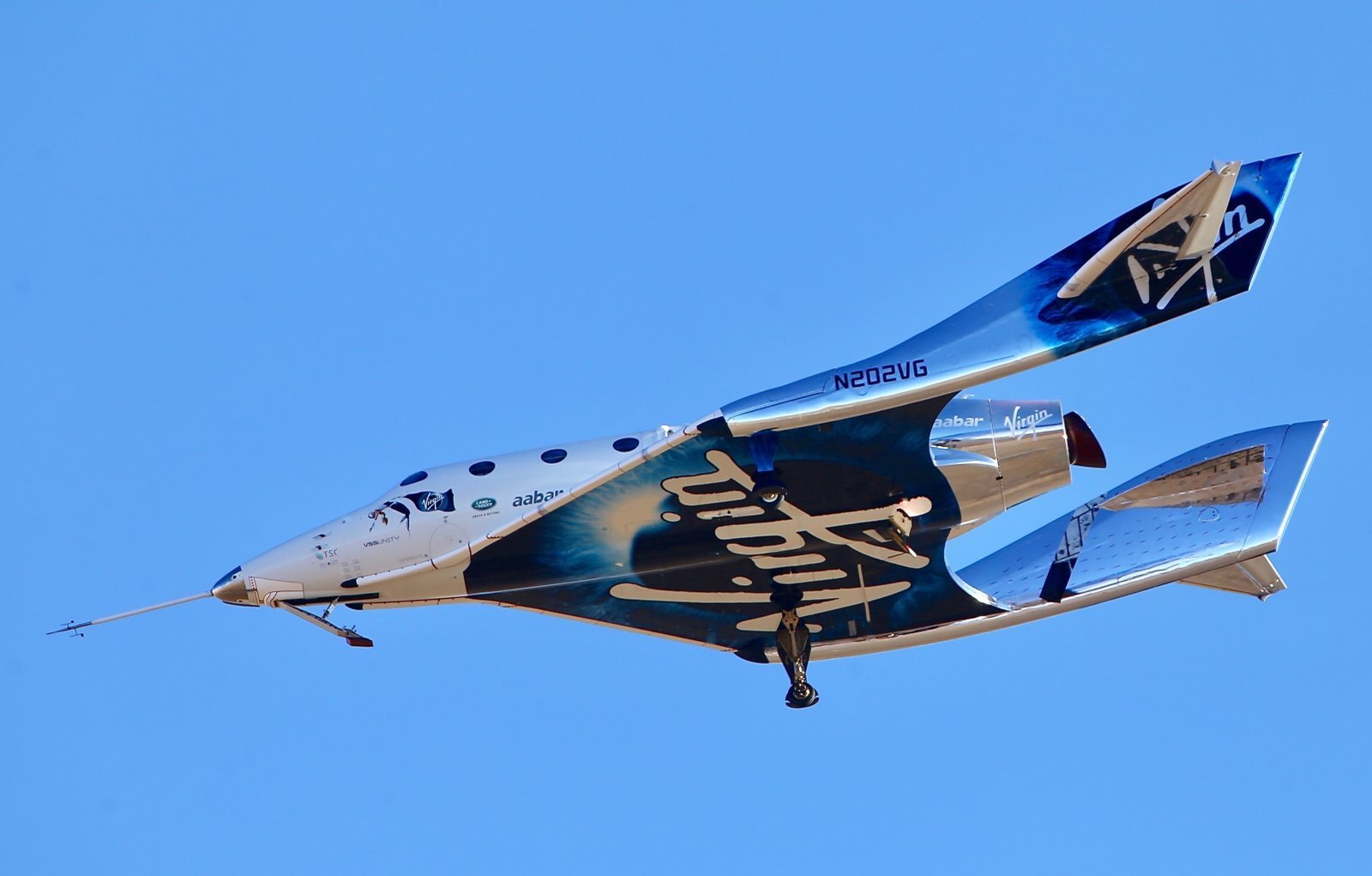 Челнок SpaceShipTwo компании Virgin Galactic впервые добрался до границы космического пространства