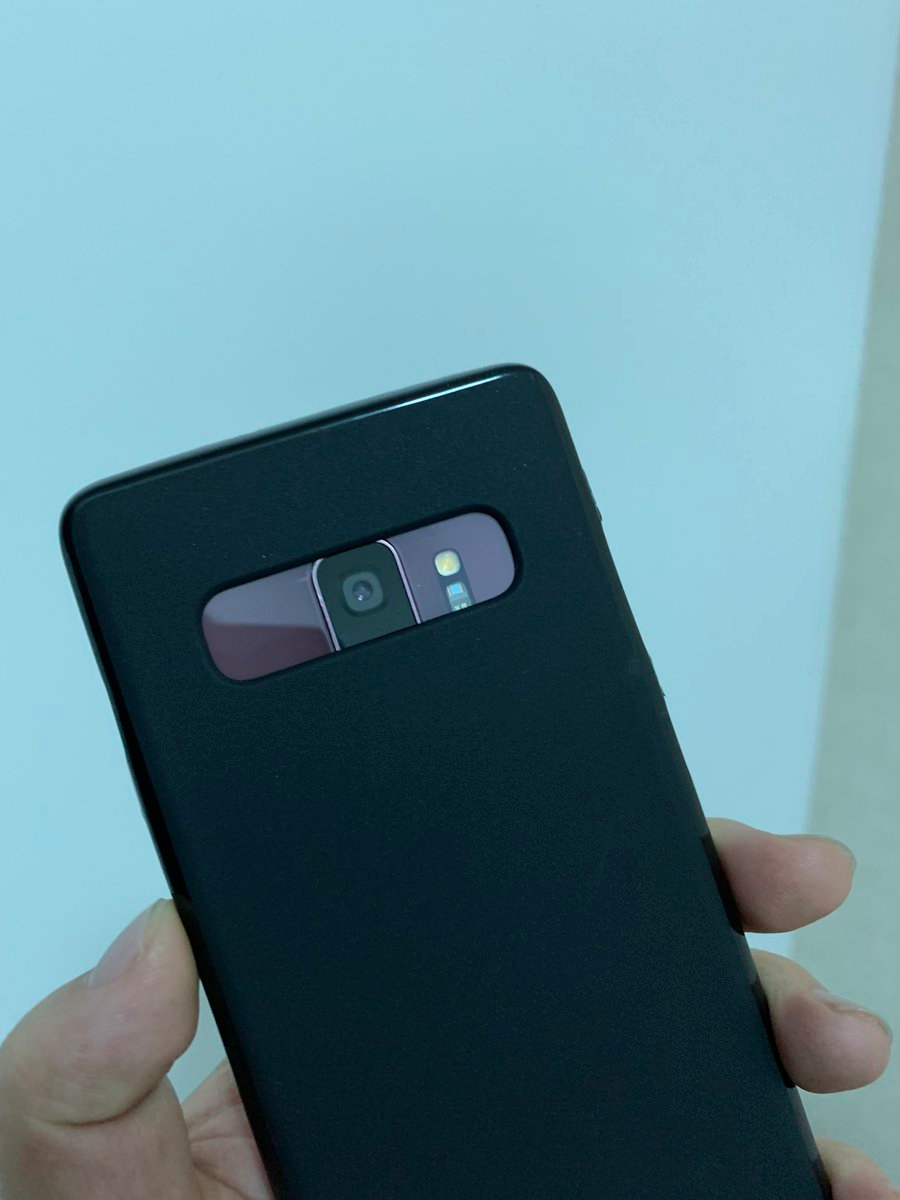 Фото дня: Samsung Galaxy S9+ в настоящем чехле для Galaxy S10+