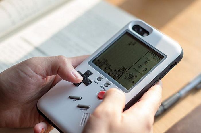  Wanle предлагает чехол для iPhone со встроенной портативной консолью Game Boy