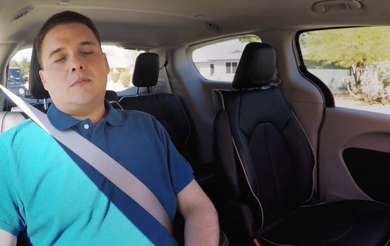 Видео дня: реакция людей, впервые едущих в беспилотном автомобиле Waymo