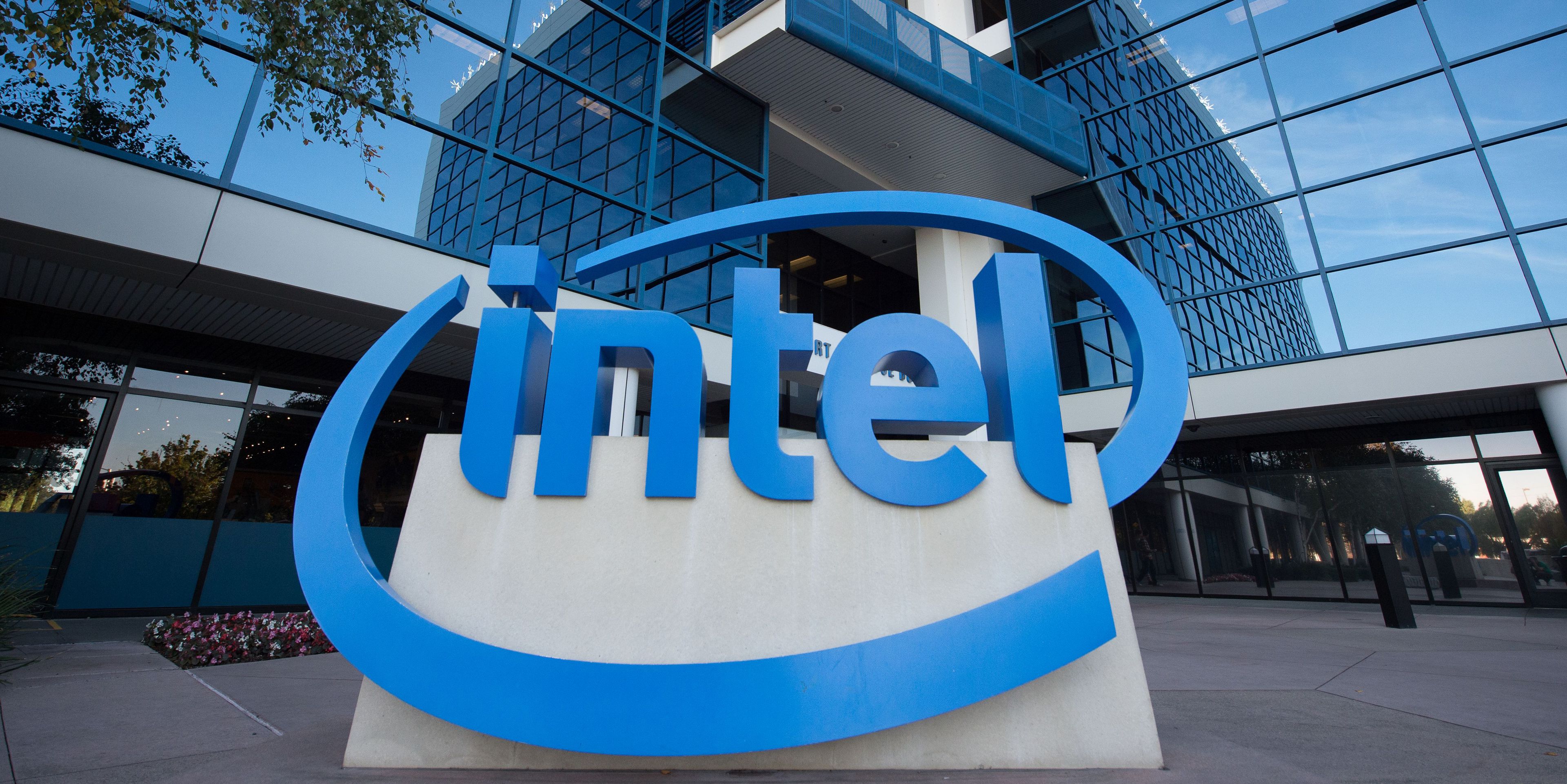 Intel fails. Intel. Intel компания. Корпорация Интел. Intel компания логотип.