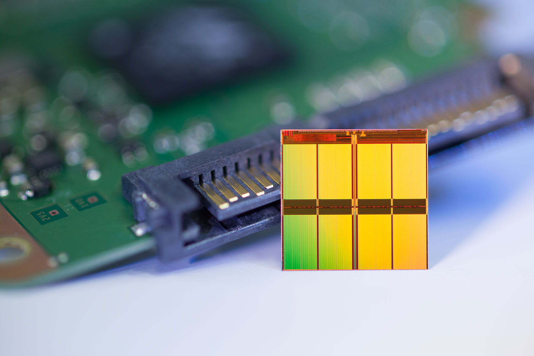 Чип памяти ssd. Чип NAND Flash. 3d-флэш-памяти NAND-типа. NAND-Flash — флэш-память NAND. Micron SSD Chip.