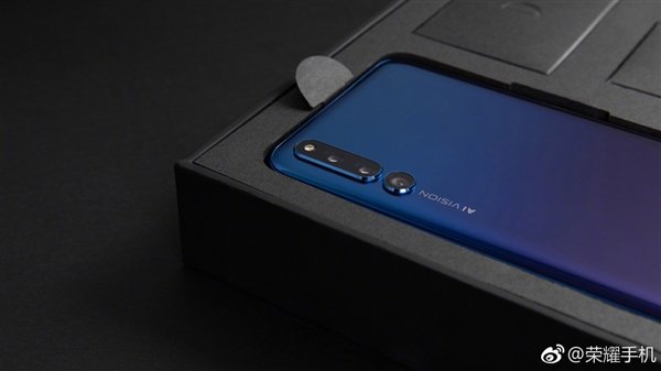 Смартфон-слайдер Honor Magic 2 показан в новом официальном ролике во всей красе Смартфон-слайдер Honor Magic 2 показан в новом официальном ролике во всей красе